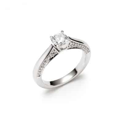 18ct White Gold Diamond ring