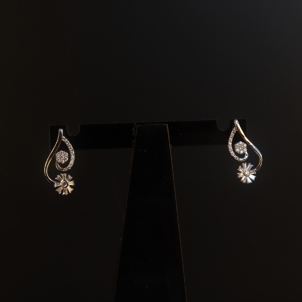 سماعات أذن ألماس ذهب عيار 18 قيراط سماعات أذن ألماس ذهب عيار 18 قيراط