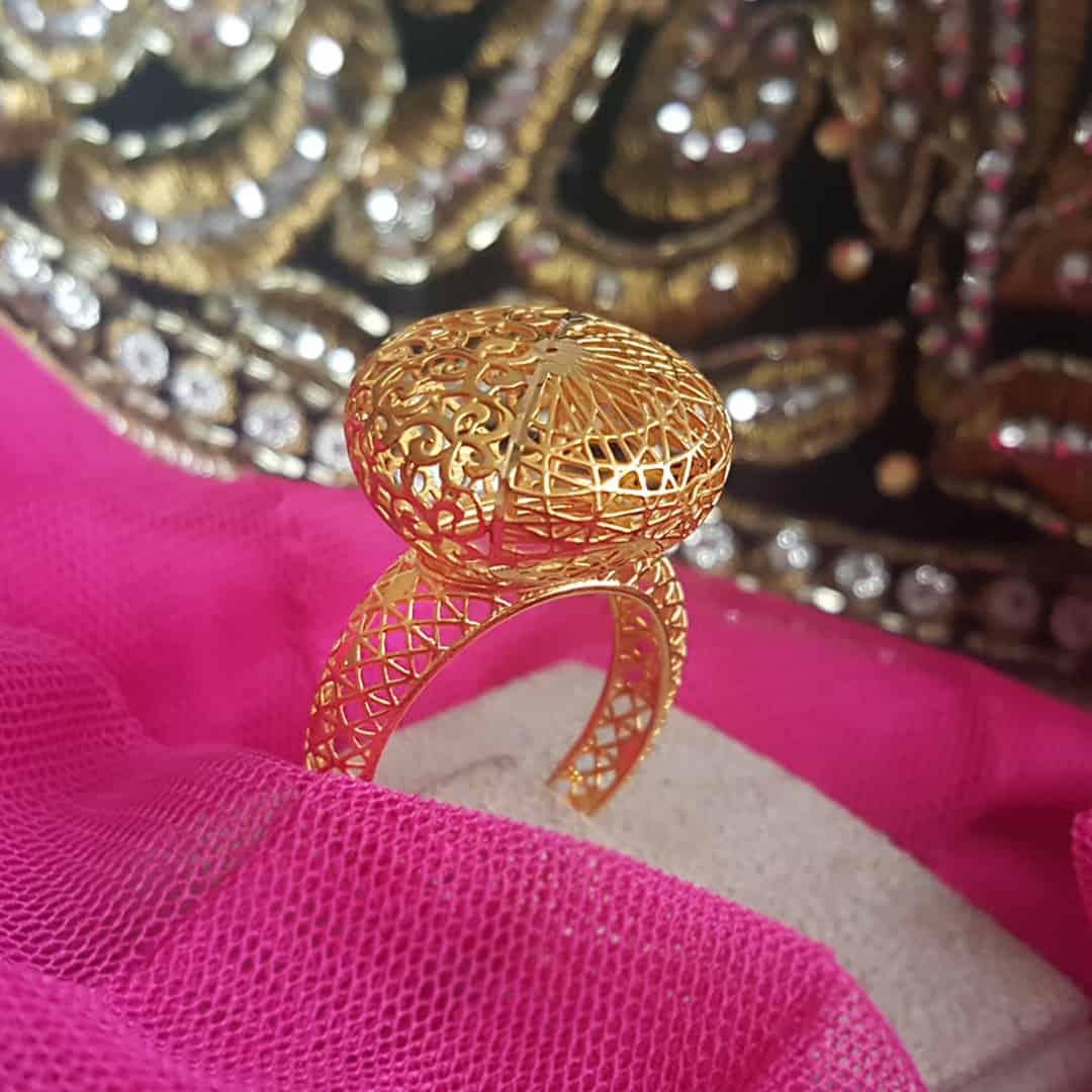 خاتم قبة الصغر من الذهب عيار 22 قيراط - تصميم مخرم معقد خاتم قبة الصغر من الذهب عيار 22 قيراط - تصميم مخرم معقد