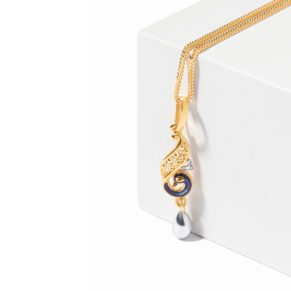 22 ayar altın tavus kuşu esintili kolye ucu 22 ayar altın tavus kuşu esintili kolye ucu