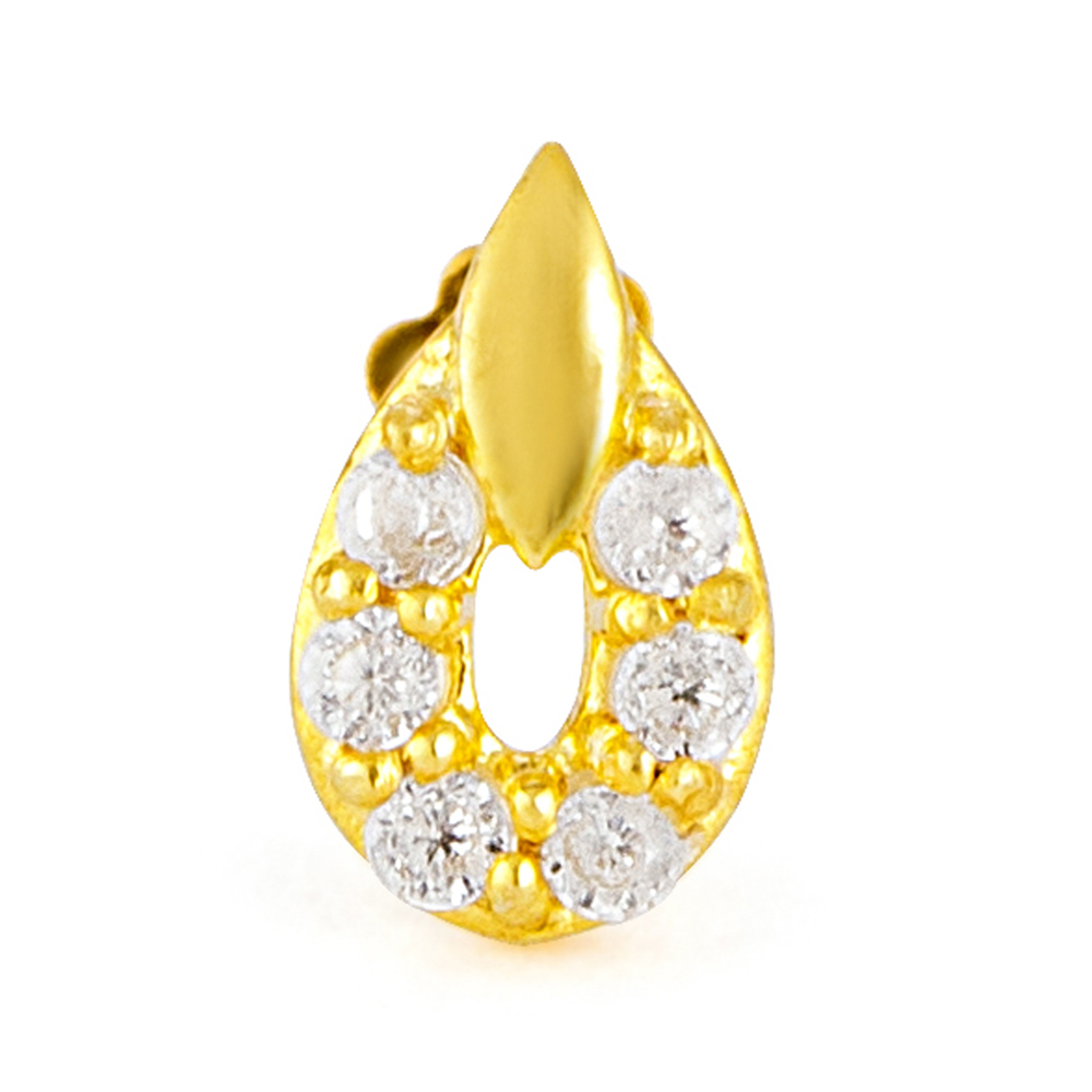 ذهب عيار 18 قيراط | حجر تشيبي | مسمار أنف هندي | بسمك 5.9 مم ذهب عيار 18 قيراط | حجر تشيبي | مسمار أنف هندي | بسمك 5.9 مم