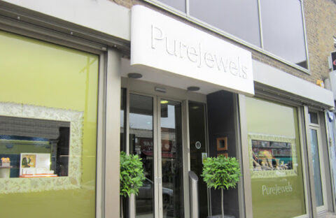 PureJewels startet Einzelhandelspartnerschaft mit Ainsworth Jewellers in Blackburn, Lancashire