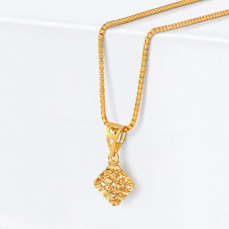 22 Ayar Altın Kare Şekilli Kolye 22 Ayar Altın Kare Şekilli Kolye