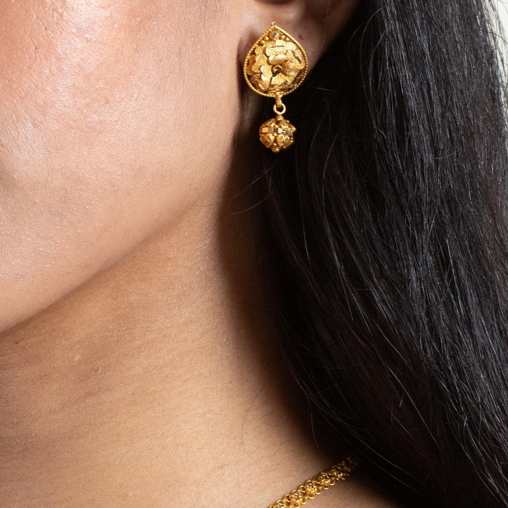 Kadınlar için 22 Ayar Altın Küpe Kadınlar için 22 Ayar Altın Küpe