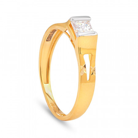 22 carat Gold Cubic Zirconia Ring Size N 22 carat Gold Cubic Zirconia Ring Size N