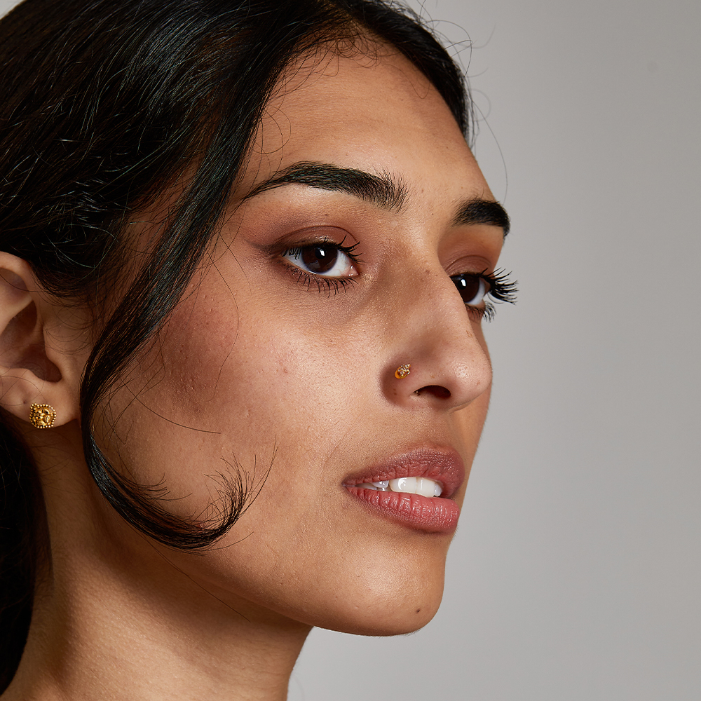 دبوس الأنف | ذهب عيار 18 قيراط | حجر تشيكوسلوفاكيا | بسمك 6 مم دبوس الأنف | ذهب عيار 18 قيراط | حجر تشيكوسلوفاكيا | بسمك 6 مم