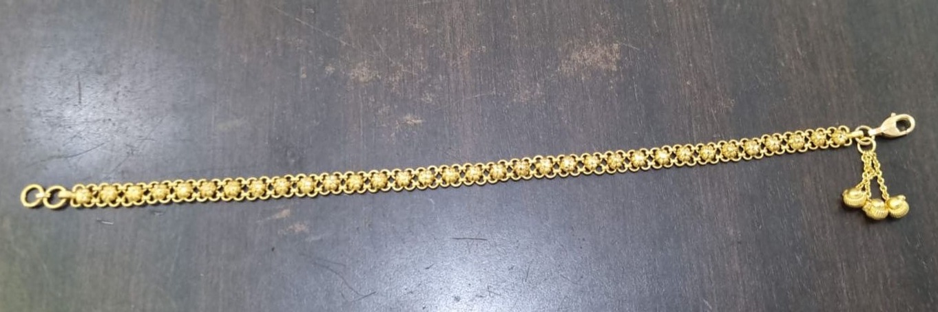 22 ayar altın rozet bağlantılı bilezik 22 ayar altın rozet bağlantılı bilezik