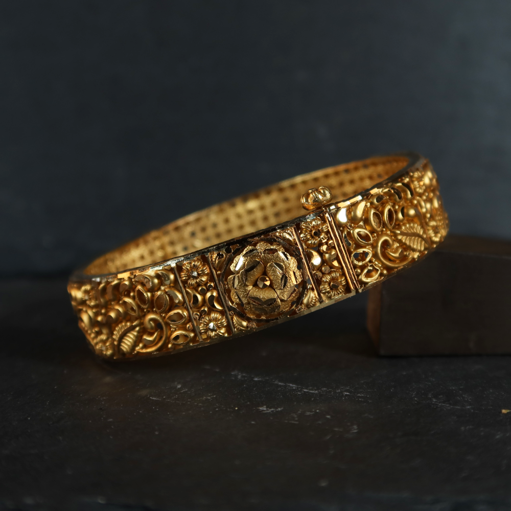 سوار زفاف من الذهب عيار 22 قيراط | مقاس 2.4 سوار زفاف من الذهب عيار 22 قيراط | مقاس 2.4