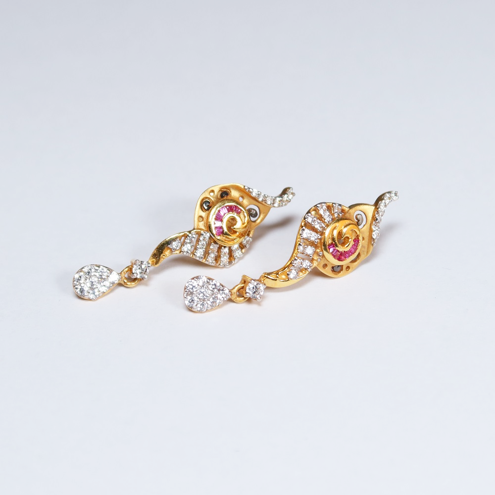 Graceful Drop Earrings in 22ct Gold Graceful Drop Earrings in 22ct Gold