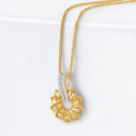 قلادة من الذهب عيار 22 قيراط بتصميم دائري على شكل زهرة | أحجار تشيكرز قلادة من الذهب عيار 22 قيراط بتصميم دائري على شكل زهرة | أحجار تشيكرز