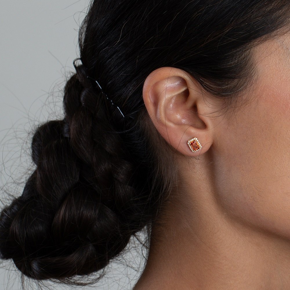 18 Ayar Altın Pırlanta ve Turuncu Safir Saplama Küpe 18 Ayar Altın Pırlanta ve Turuncu Safir Saplama Küpe