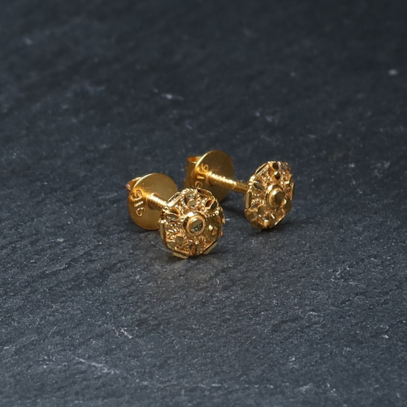 Geleneksel Çiçek Tasarımlı Altın Saplama Geleneksel Çiçek Tasarımlı Altın Saplama