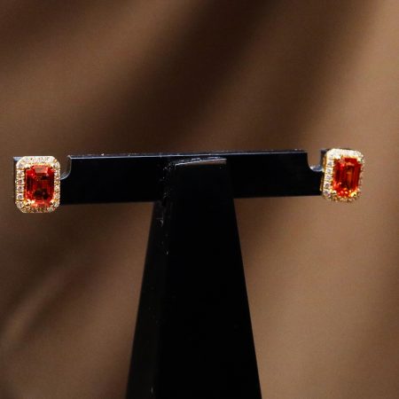 18 Ayar Altın Pırlanta ve Turuncu Safir Saplama Küpe 18 Ayar Altın Pırlanta ve Turuncu Safir Saplama Küpe