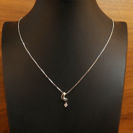 Platinum Pendant with Diamond For Ladies