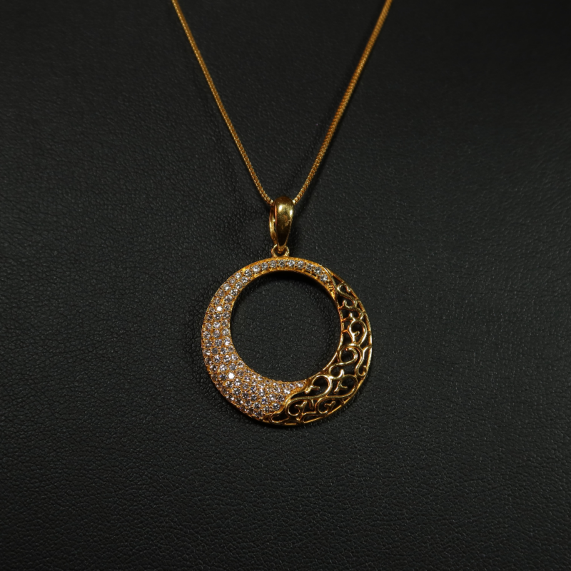 CZ Taşlı Dairesel Tasarım Altın Kolye Ucu CZ Taşlı Dairesel Tasarım Altın Kolye Ucu