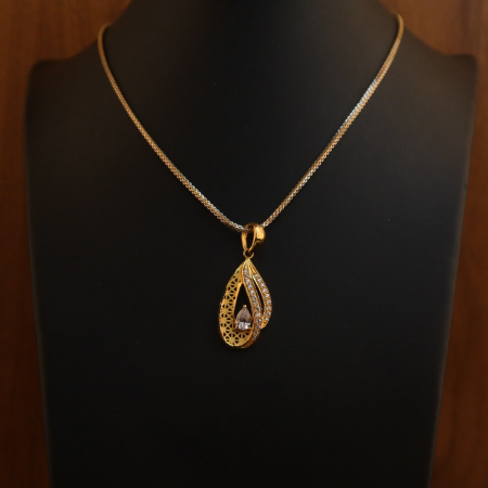 قلادة من الذهب عيار 22 قيراط مع حجر CZ قلادة من الذهب عيار 22 قيراط مع حجر CZ