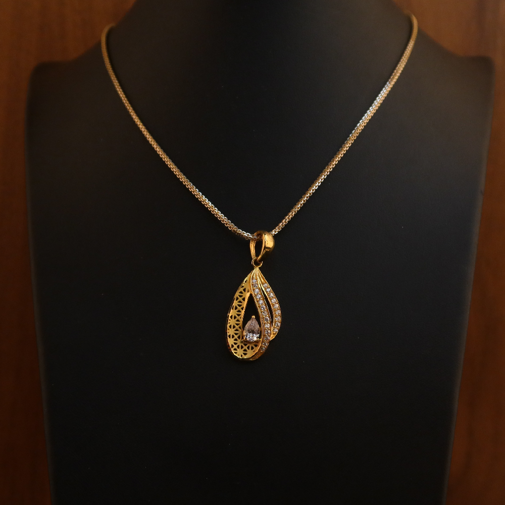 قلادة من الذهب عيار 22 قيراط مع حجر CZ قلادة من الذهب عيار 22 قيراط مع حجر CZ