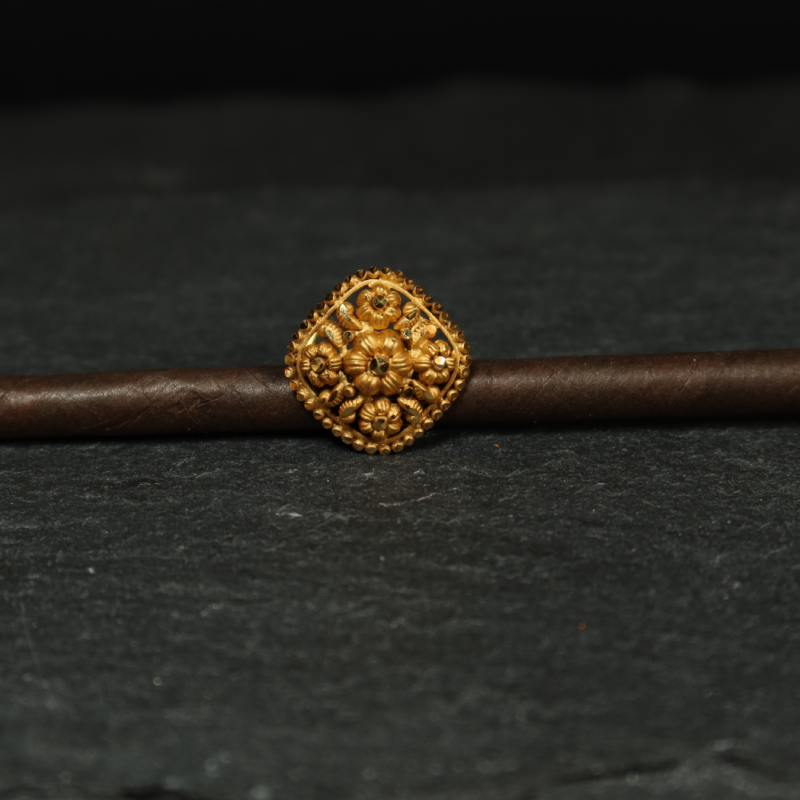 دبوس أنف العروس من الذهب عيار 22 قيراط | مجموعة الوردية دبوس أنف العروس من الذهب عيار 22 قيراط | مجموعة الوردية