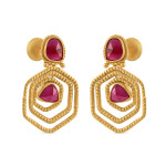 قرط متدلي بتصميم سداسي الشكل من الذهب عيار 22 قيراط قرط متدلي بتصميم سداسي الشكل من الذهب عيار 22 قيراط