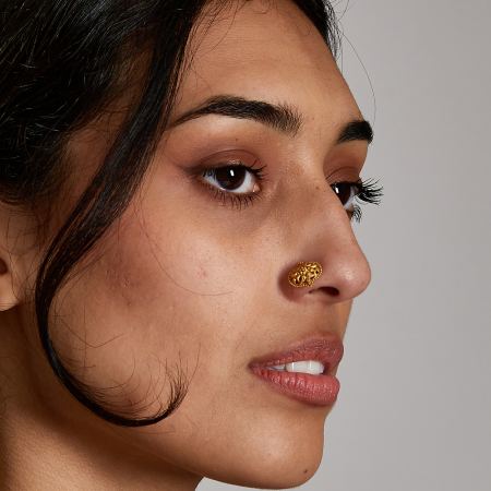 دبوس أنف مصنوع يدوياً من الذهب عيار 22 قيراط | مجموعة الوردية دبوس أنف مصنوع يدوياً من الذهب عيار 22 قيراط | مجموعة الوردية