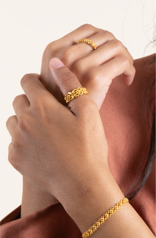 22ct Gold Antique Finish Ring |  Rosettes Collection