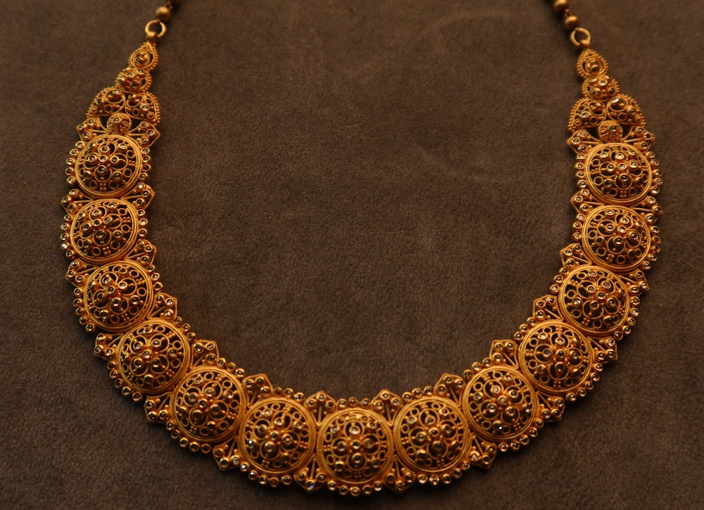 عقد ألماس بولكي عيار 22 قيراط غير مصقول | مجموعة ضياء عقد ألماس بولكي عيار 22 قيراط غير مصقول | مجموعة ضياء