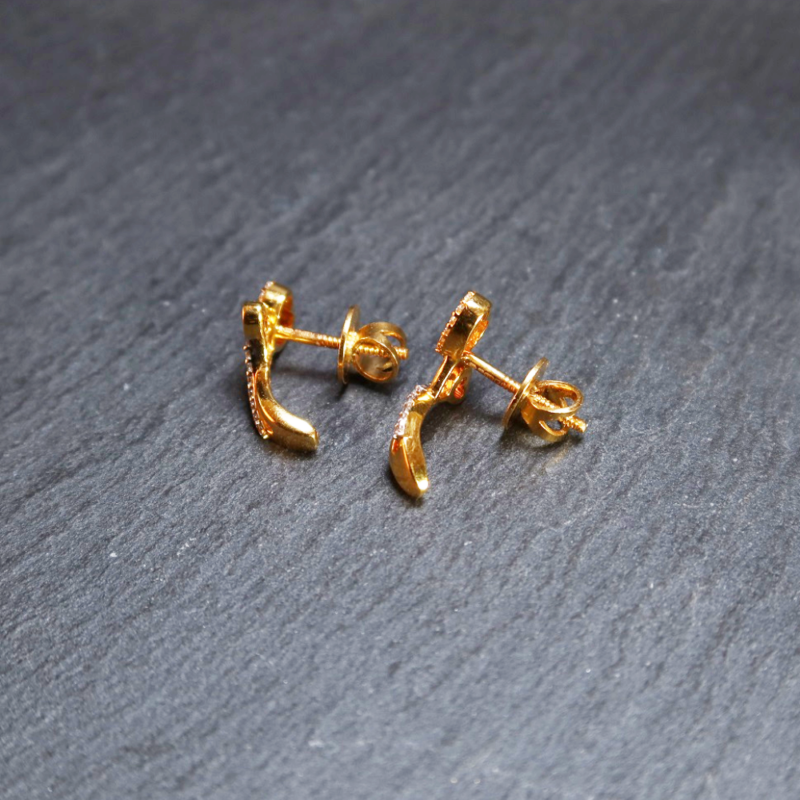 CZ Taşlı 22 Ayar Altın Bayan Saplama Küpe CZ Taşlı 22 Ayar Altın Bayan Saplama Küpe