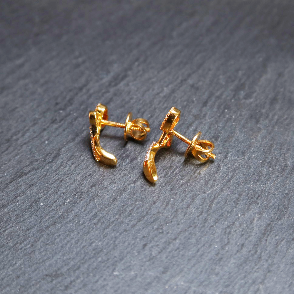 CZ Taşlı 22 Ayar Altın Bayan Saplama Küpe CZ Taşlı 22 Ayar Altın Bayan Saplama Küpe