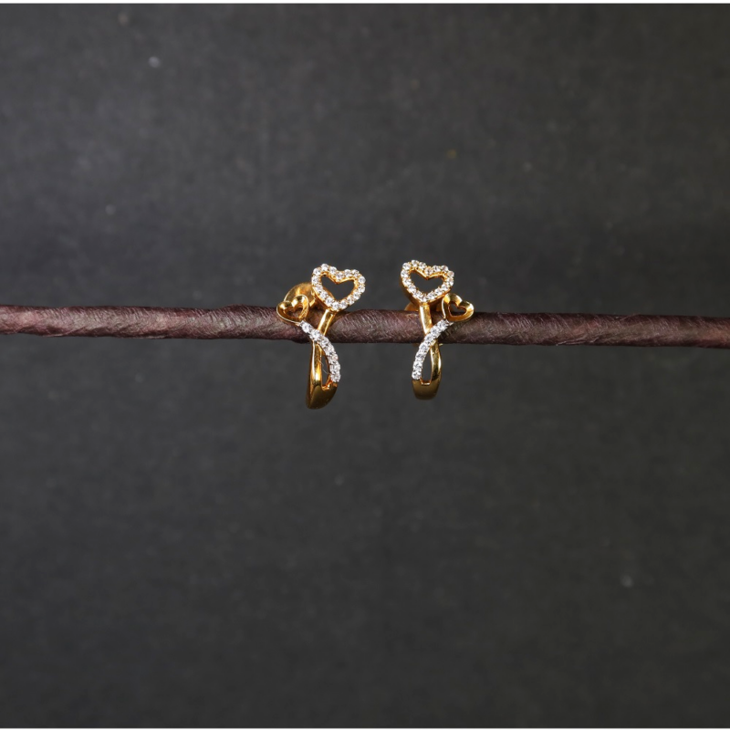 CZ Taşlı 22 Ayar Altın Bayan Saplama Küpe CZ Taşlı 22 Ayar Altın Bayan Saplama Küpe