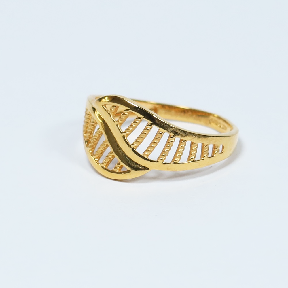 خاتم الأناقة الخالدة من الذهب عيار 22 قيراط | مقاس N خاتم الأناقة الخالدة من الذهب عيار 22 قيراط | مقاس N