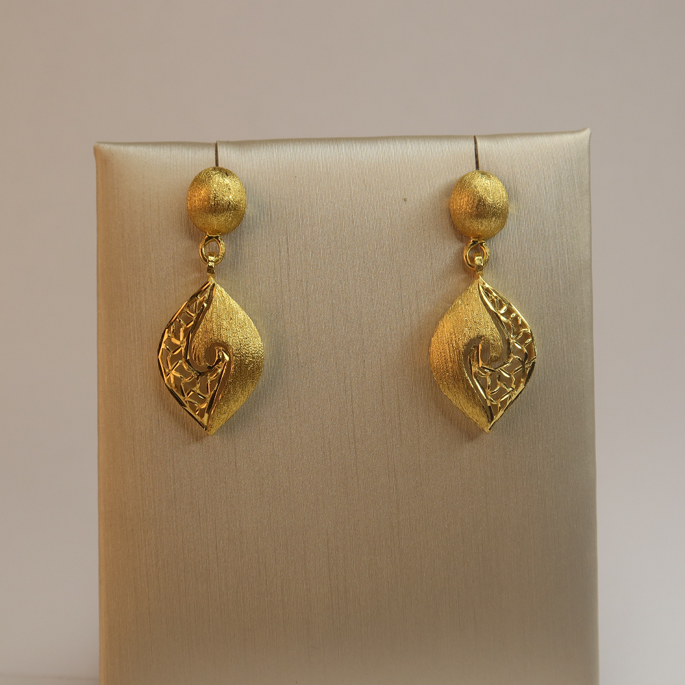 Altın Parti Kıyafeti Küpeler Altın Parti Kıyafeti Küpeler