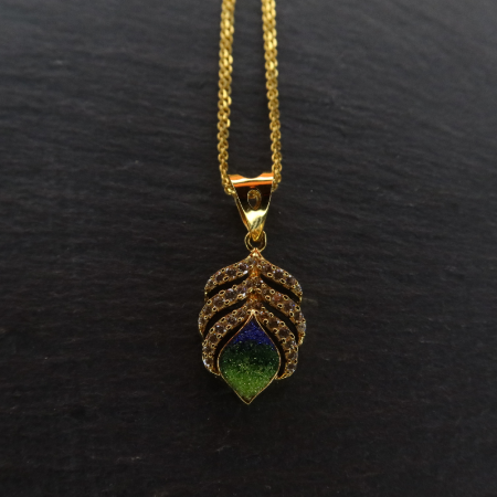 CZ Taşlı 22 Ayar Altın Tavus Kuşu Tüyü Kolye CZ Taşlı 22 Ayar Altın Tavus Kuşu Tüyü Kolye