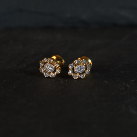 CZ'li Bayanlar için 22 Ayar Altın Flora Saplama Küpe CZ'li Bayanlar için 22 Ayar Altın Flora Saplama Küpe