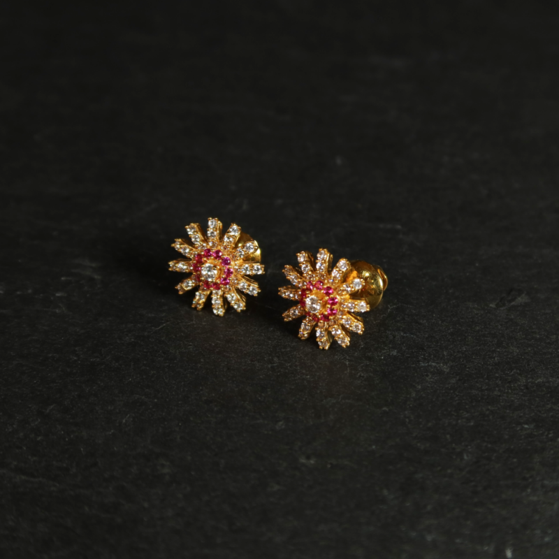 Bayanlar için 22 Ayar Altın Fantezi CZ Saplama Küpe Bayanlar için 22 Ayar Altın Fantezi CZ Saplama Küpe