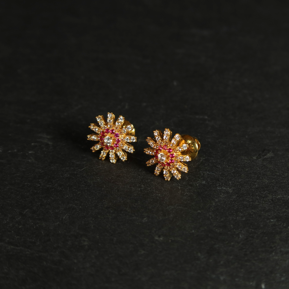 Bayanlar için 22 Ayar Altın Fantezi CZ Saplama Küpe Bayanlar için 22 Ayar Altın Fantezi CZ Saplama Küpe