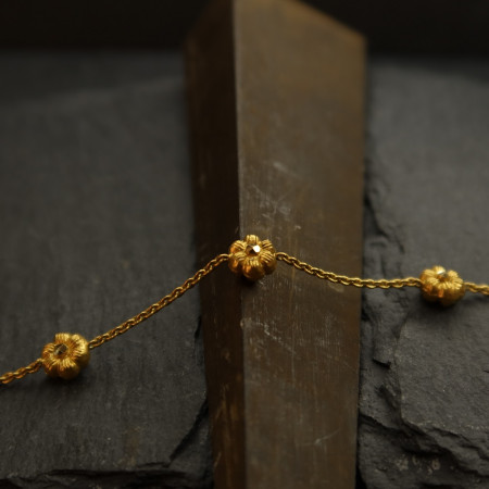 22ct Gold Rosette Flower Single Line Ladies Bracelet 22ct Gold Rosette Flower Single Line Ladies Bracelet