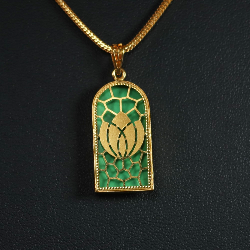 Reversible Pendant in 22ct Gold with Enamel Reversible Pendant in 22ct Gold with Enamel