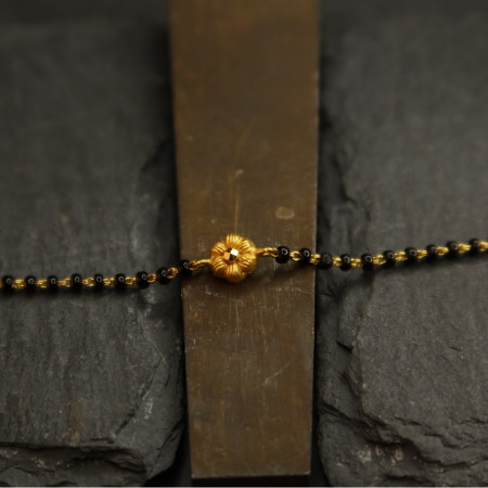 22ct Gold Black Glass Bead Bracelet | 7 Inches 22ct Gold Black Glass Bead Bracelet | 7 Inches