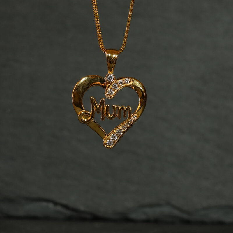 قلادة الأم على شكل قلب من الذهب عيار 22 قيراط قلادة الأم على شكل قلب من الذهب عيار 22 قيراط