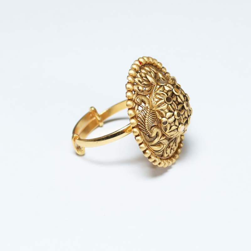 خاتم كوكتيل على شكل دائري من الذهب عيار 22 قيراط | مقاس قابل للتعديل خاتم كوكتيل على شكل دائري من الذهب عيار 22 قيراط | مقاس قابل للتعديل