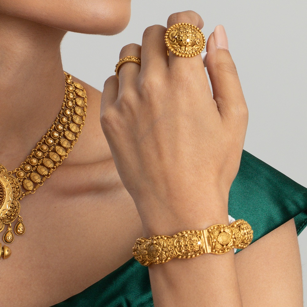 خاتم كوكتيل على شكل دائري من الذهب عيار 22 قيراط | مقاس قابل للتعديل خاتم كوكتيل على شكل دائري من الذهب عيار 22 قيراط | مقاس قابل للتعديل