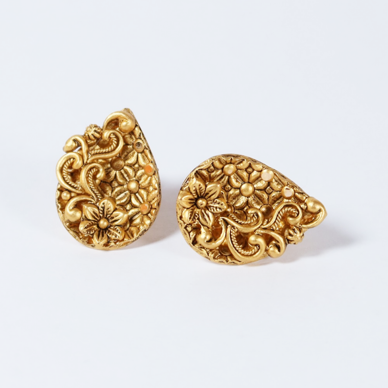 مسمار ذهبي على شكل كمثرى عيار 22 قيراط مسمار ذهبي على شكل كمثرى عيار 22 قيراط