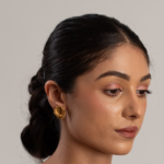 قرط مرصع من الذهب عيار 22 قيراط من مجموعة أرماري كولكشن قرط مرصع من الذهب عيار 22 قيراط من مجموعة أرماري كولكشن