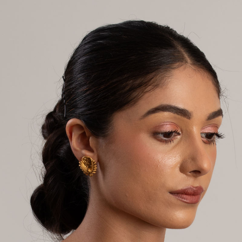 قرط مرصع من الذهب عيار 22 قيراط من مجموعة أرماري كولكشن قرط مرصع من الذهب عيار 22 قيراط من مجموعة أرماري كولكشن