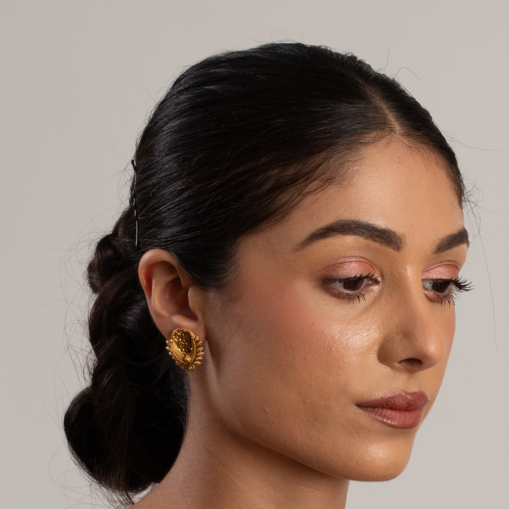 قرط مرصع من الذهب عيار 22 قيراط من مجموعة أرماري كولكشن قرط مرصع من الذهب عيار 22 قيراط من مجموعة أرماري كولكشن