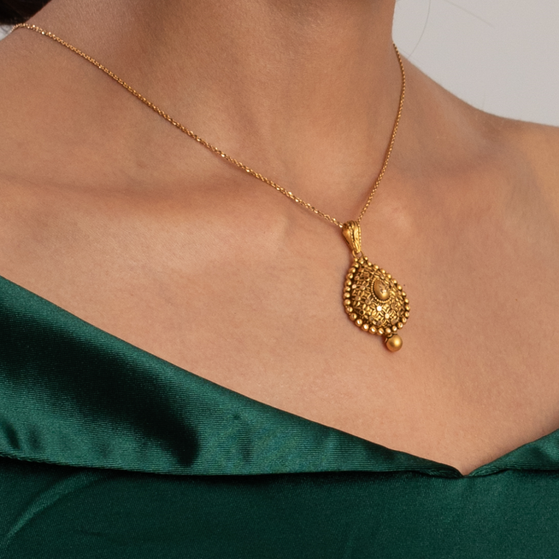 Antik Stil 22 Ayar Altın Kolye Ucu | Armari Koleksiyonu Antik Stil 22 Ayar Altın Kolye Ucu | Armari Koleksiyonu