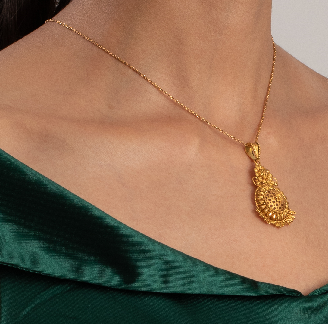 قلادة ذهبية عيار 22 قيراط من الذهب العتيق | مجموعة أرماري قلادة ذهبية عيار 22 قيراط من الذهب العتيق | مجموعة أرماري