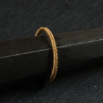 خاتم تويستس من الذهب عيار 22 قيراط | مقاس R خاتم تويستس من الذهب عيار 22 قيراط | مقاس R