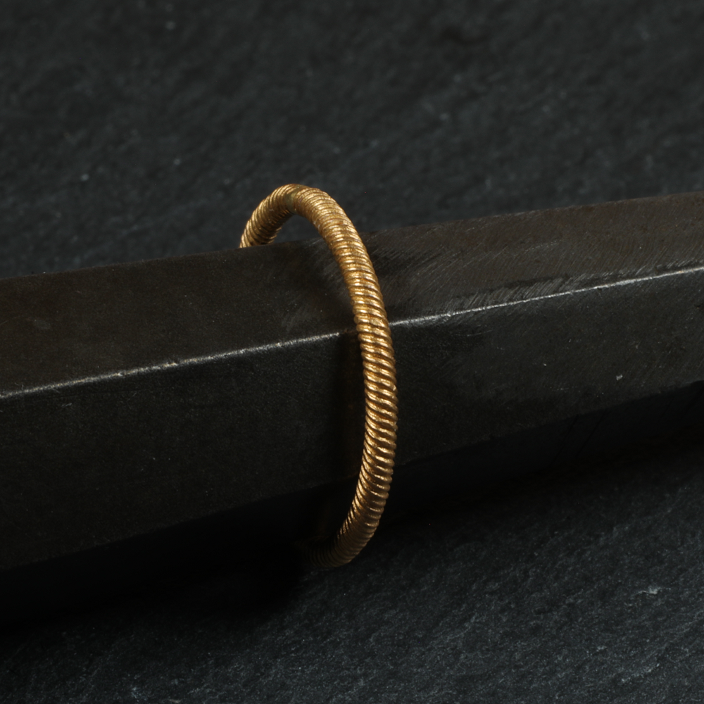 خاتم تويستس من الذهب عيار 22 قيراط | مقاس R خاتم تويستس من الذهب عيار 22 قيراط | مقاس R