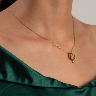 22ct Gold Pear Drop Shaped Pendant | Armari Collection 22ct Gold Pear Drop Shaped Pendant | Armari Collection